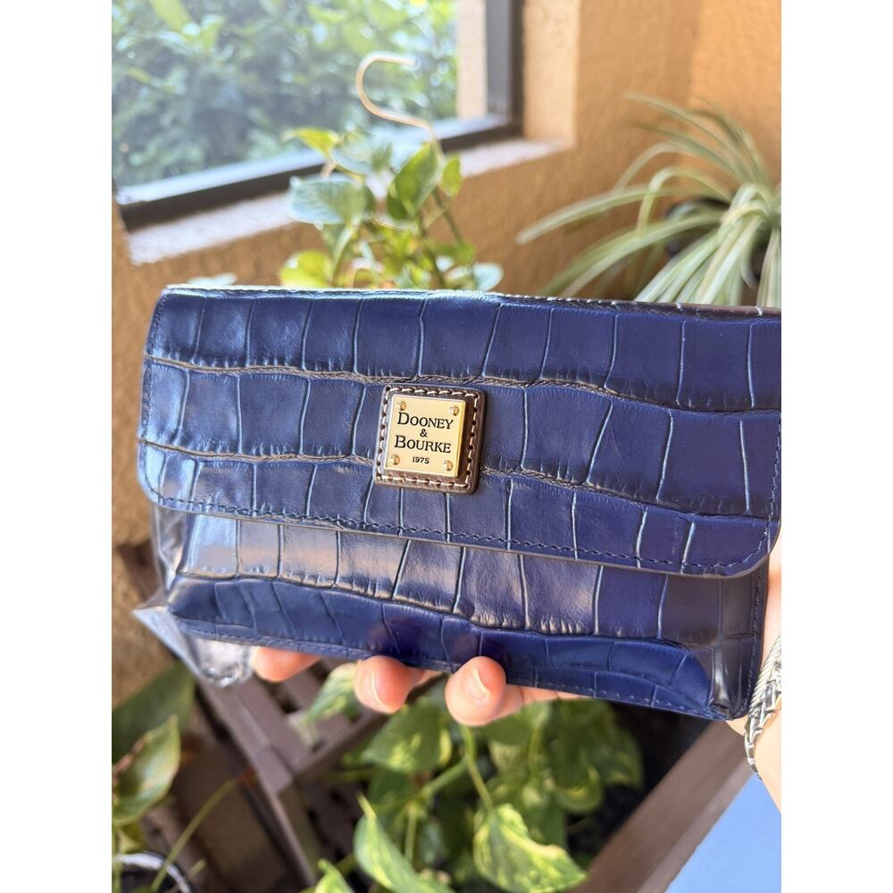 Dooney & Bourke Oakdale Milly Wristlet in Midnight Blue Croc #WOAKD0236MDBM NWT